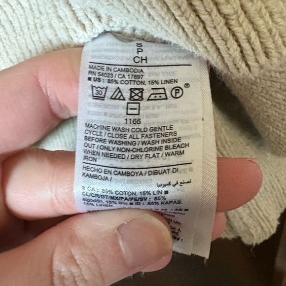 Old Navy Cream Women's Sweater - Picture 3 of 4